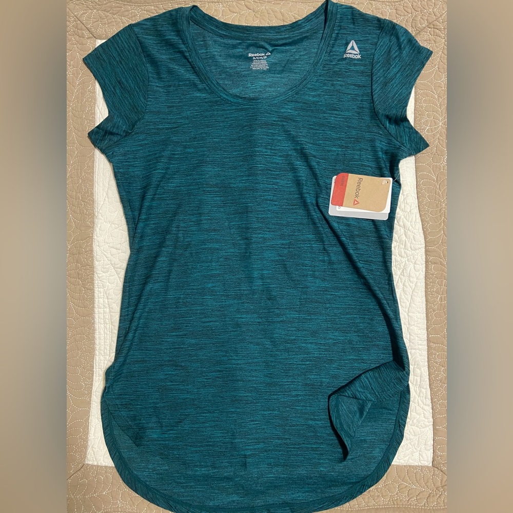 2x Reebok athletic tops - Picture 2 of 6